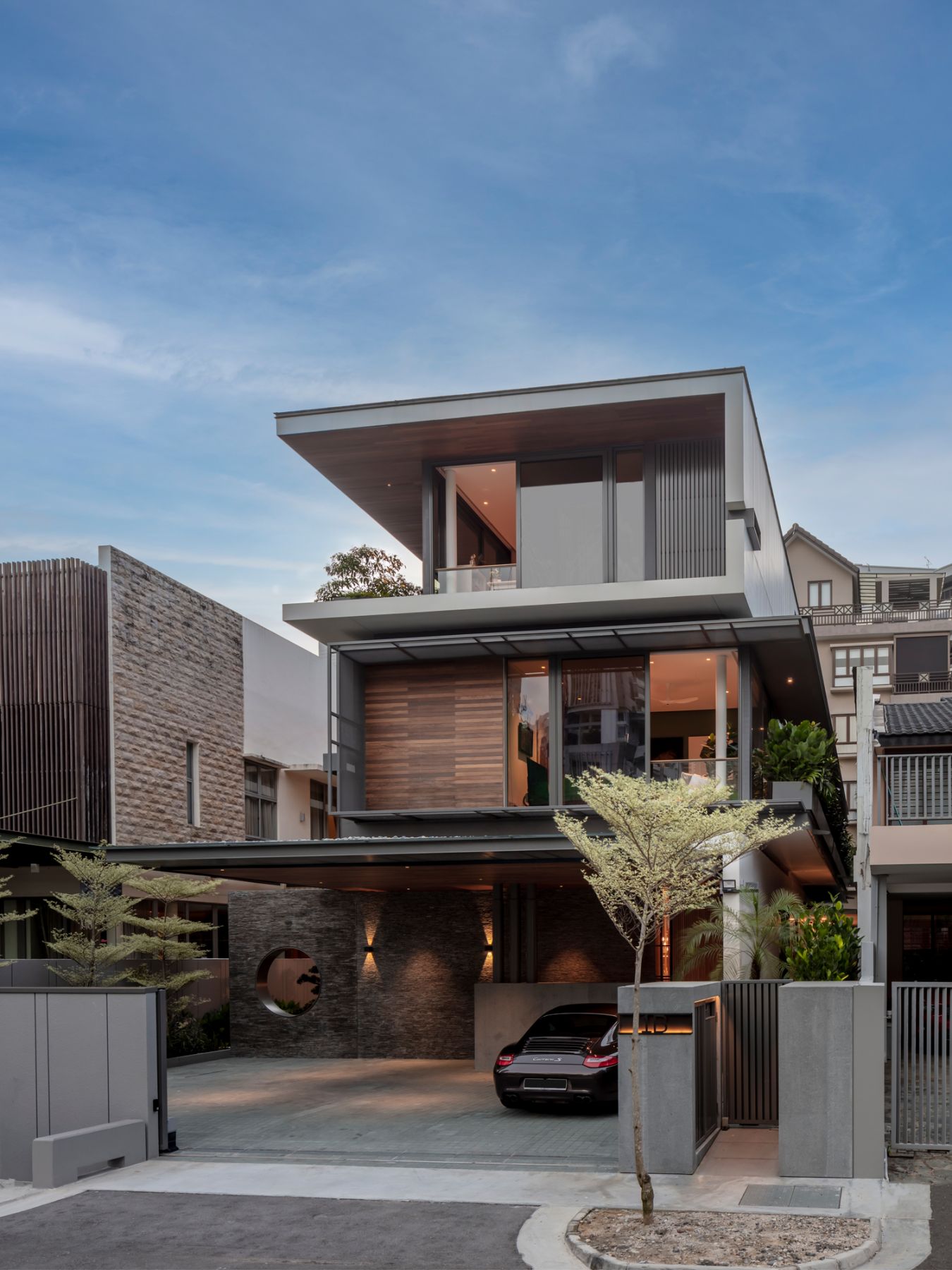 The property is composed of C-like blocks that are stacked above one another, giving the facade an interesting visual focus