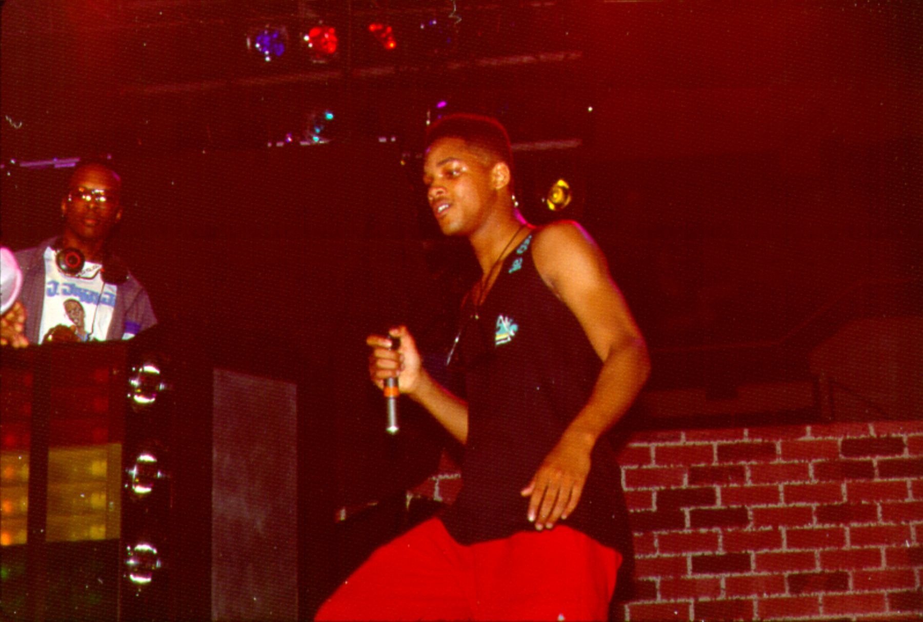 View of hip hop duo Jazzy Jeff & the Fresh Prince as they perform on stage, late 1980s or 1990s. Pictured are DJ Jeff Townes (Jazzy Jeff) (left) and rapper Will Smith (the Fresh Prince). (Photo by Michael Ochs Archives/Getty Images)