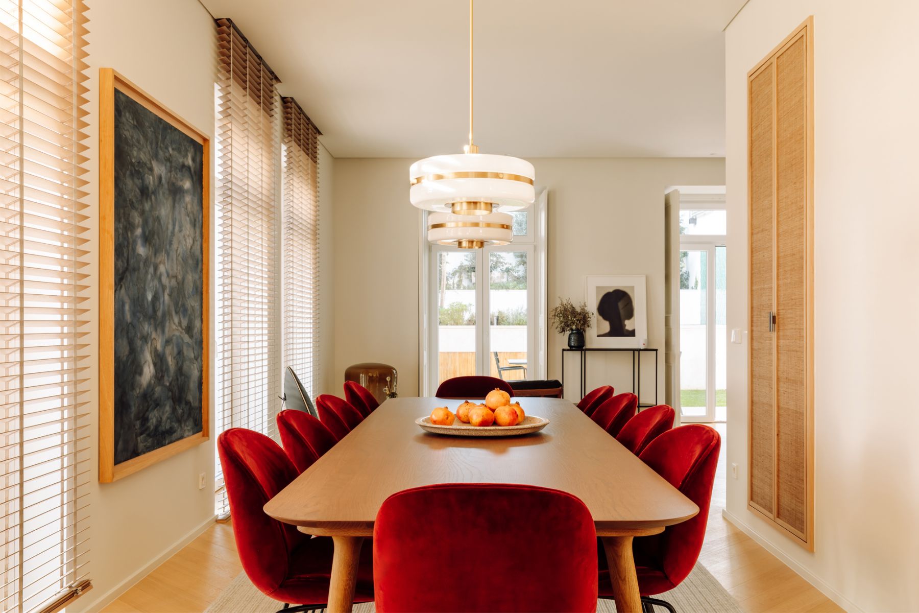 A beautiful blue painting by Portuguese artist Inez Teixeira adds drama to the dining room