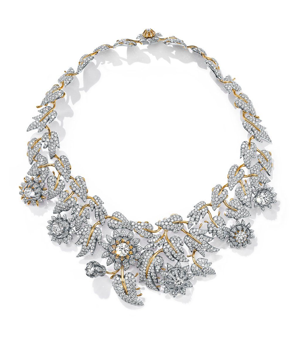 Schlumberger Thistle 鉑金與 18K 金鑲嵌總重逾 57 克拉鑽石薊花設計項鍊。圖/Tiffany & Co.