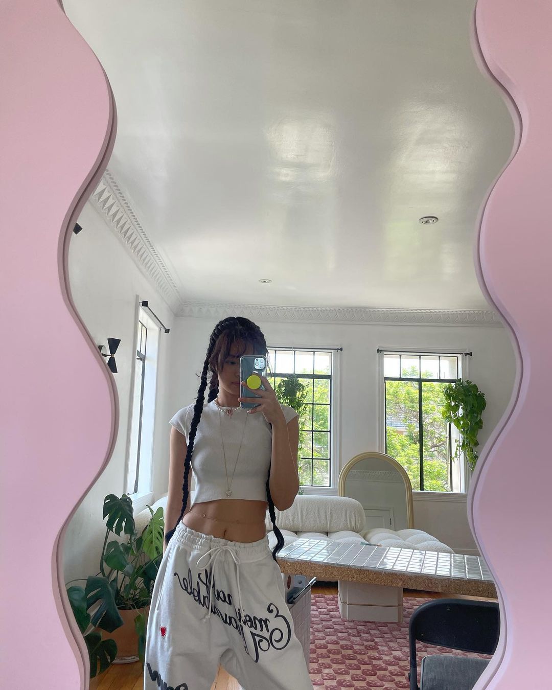 The green plants complement the pastel pink Gustaf Wesman mirror that Jennie owns (Image: Jennie/@jennierubyjane)