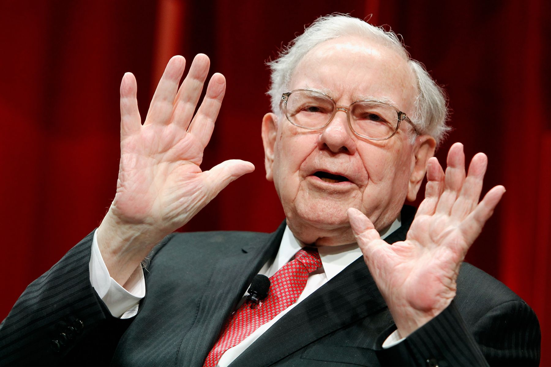 WASHINGTON, DC - OCTOBER 13: Warren Buffett speaks onstage during Fortune's Most Powerful Women Summit - Day 2 at the Mandarin Oriental Hotel on October 13, 2015 in Washington, DC. (Photo by Paul Morigi/Getty Images for Fortune/Time Inc)