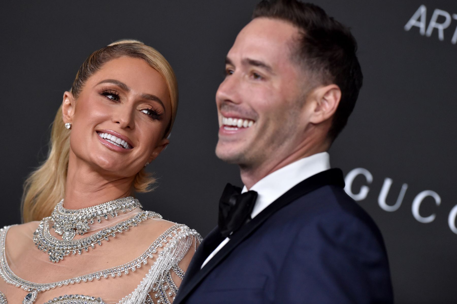 LOS ANGELES, CALIFORNIA - NOVEMBER 06: Paris Hilton and Carter Reum attend the 10th Annual LACMA Art+Film Gala presented by Gucci at Los Angeles County Museum of Art on November 06, 2021 in Los Angeles, California. (Photo by Axelle/Bauer-Griffin/FilmMagic)