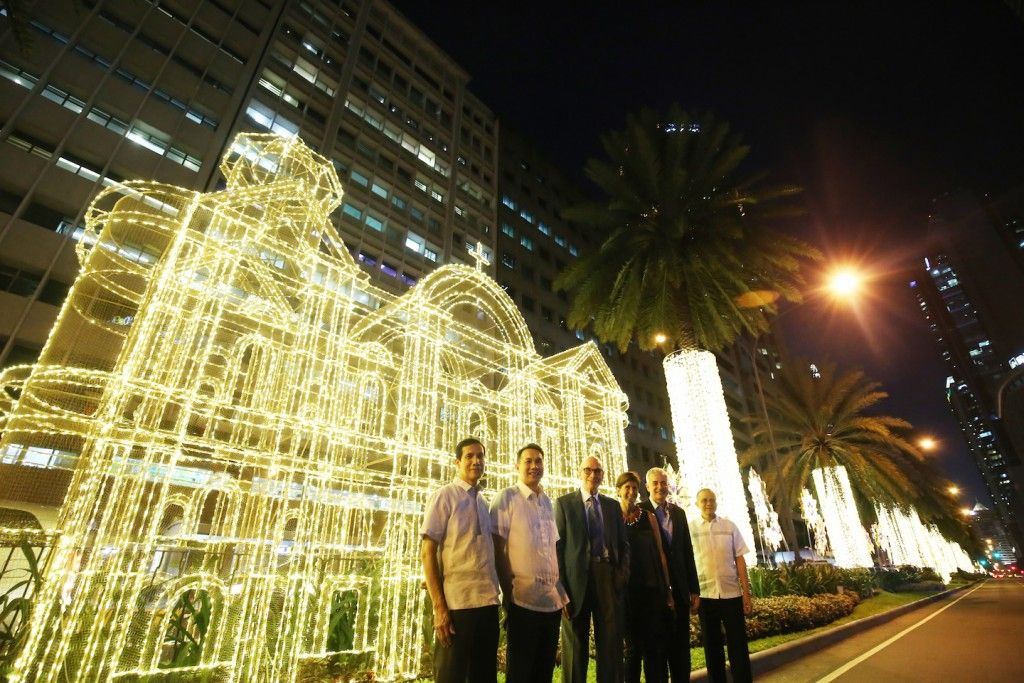 Makati lights up for Christmas (Photo: Ayala Land Corp.)