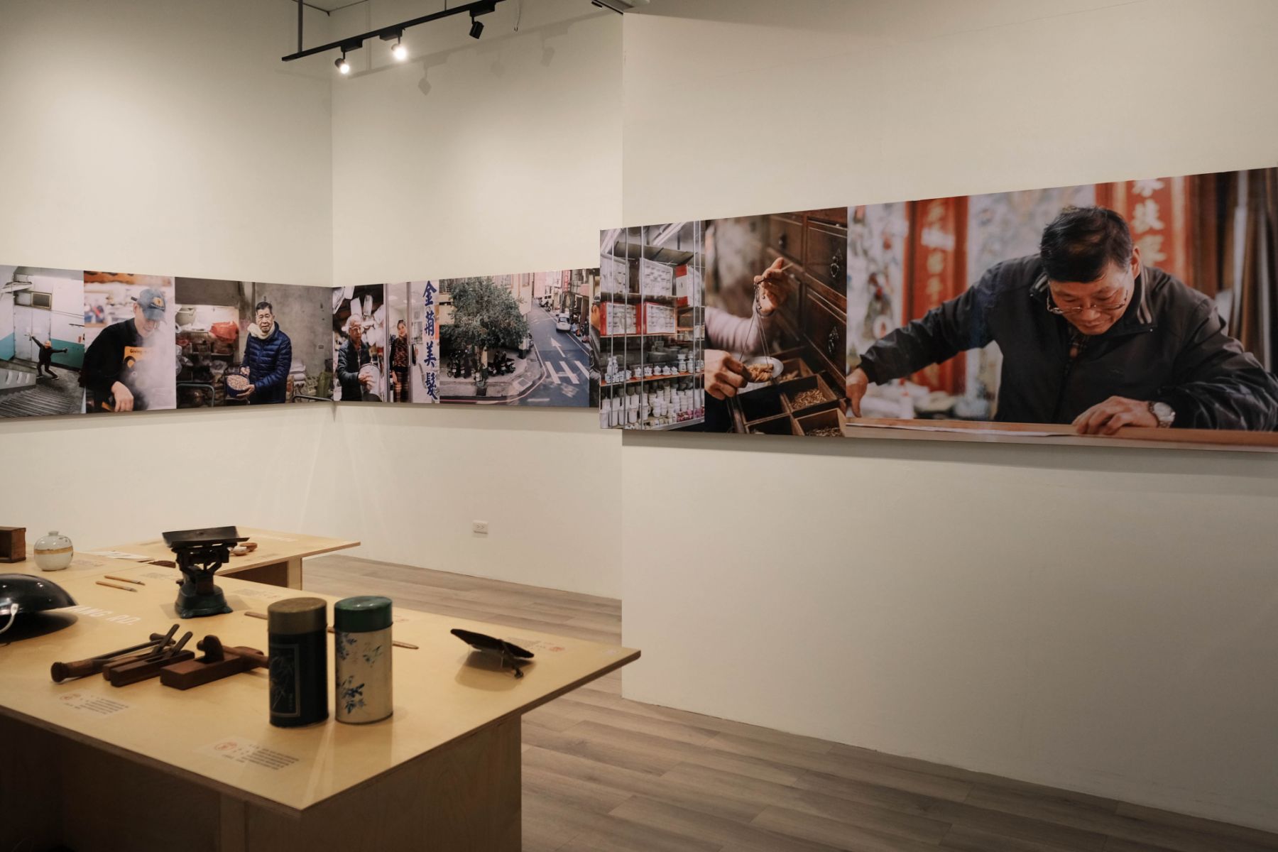 由攝影師Ding Dong為本展記錄光臨的創作瞬間與舊城時光,拍下中央路擁有新竹市生活上的歷史切片,用視覺來收藏回憶。圖片提供:生活起物 googoods design