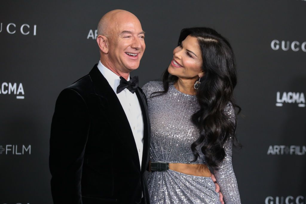 LOS ANGELES, CA - NOVEMBER 06: Jeff Bezos and Lauren Sanchez attend the 10th Annual LACMA Art+Film Gala on Saturday, Nov. 6, 2021 in Los Angeles, CA. (Jason Armond / Los Angeles Times via Getty Images)