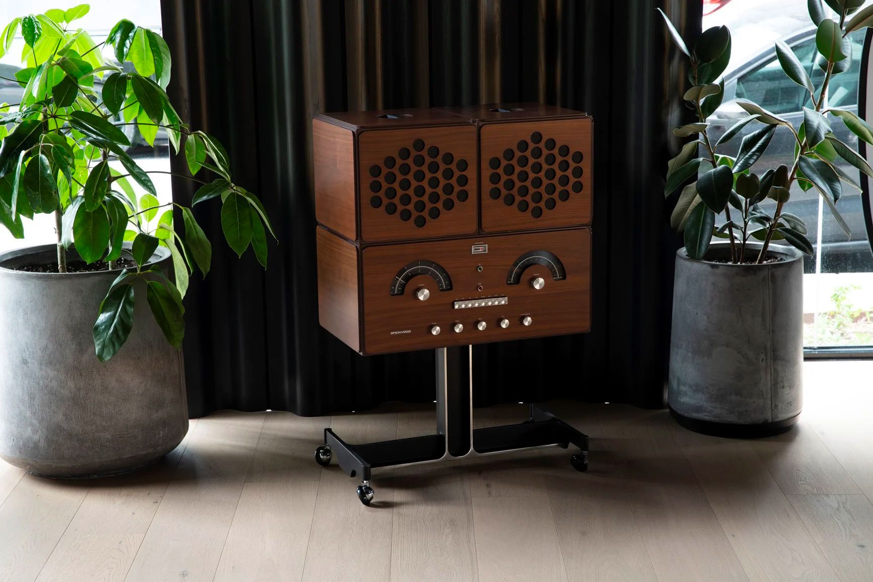 The mutlifaceted retro radiogram's components can be switched around (Image: Brionvega)