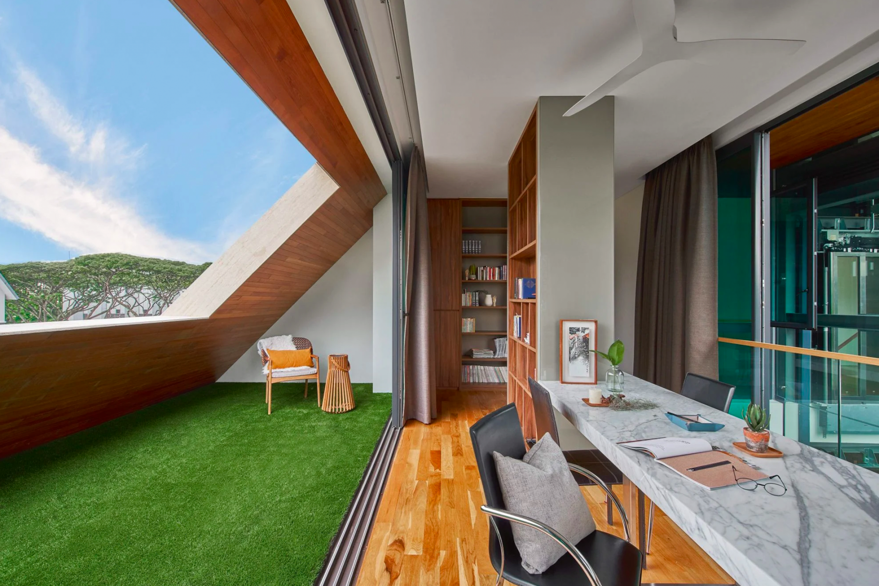 The study room is connected to a balcony that amplifies the tranquilness of the environment (Photography: Jasper Yu)