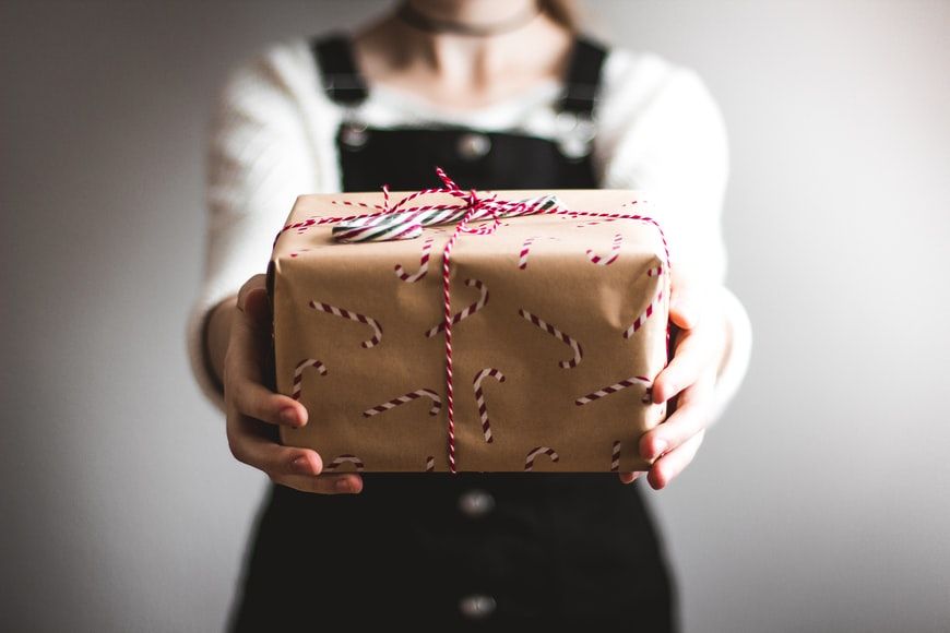Christmas aguinaldo can come in the form of money or gifts (Photo: Wim van 't Einde/Unsplash)