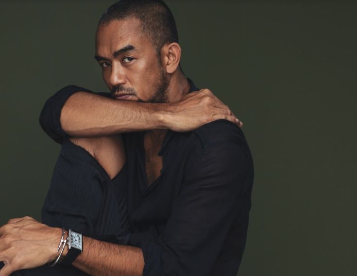 Mark Nicdao in Tank Must watch and Juste un Clou bracelet