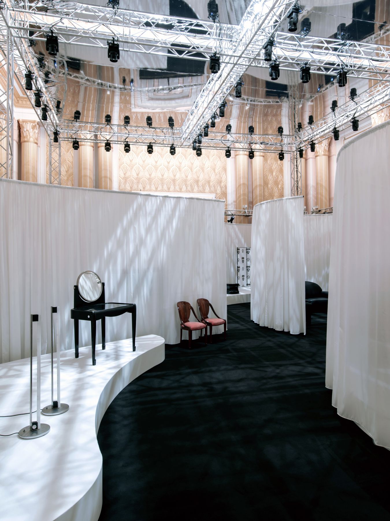 The striking space, with reflective ceilings and a theatrical-like setting, alludes back to Lagerfeld's designs (Photography: Yvan Grubski)