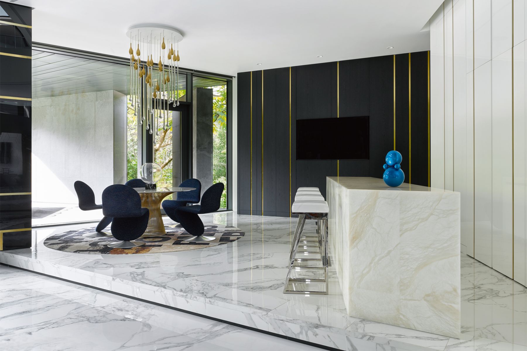 Paired with the Knoll Platner table, the Verpan System 1-2-3 chairs by Verner Panton and a Paolo Castelli Allure chandelier are among the dramatic fixtures in the glamorous dining area