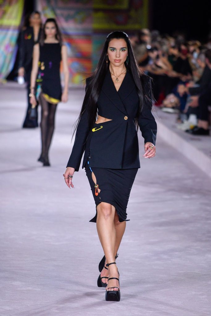 MILAN, ITALY - SEPTEMBER 24: Dua Lipa walks the runway at the Versace fashion show Spring Summer 2022 on September 24, 2021 in Milan, Italy. (Photo by Matteo Rossetti/Archivio Matteo Rossetti/Mondadori Portfolio via Getty Images)