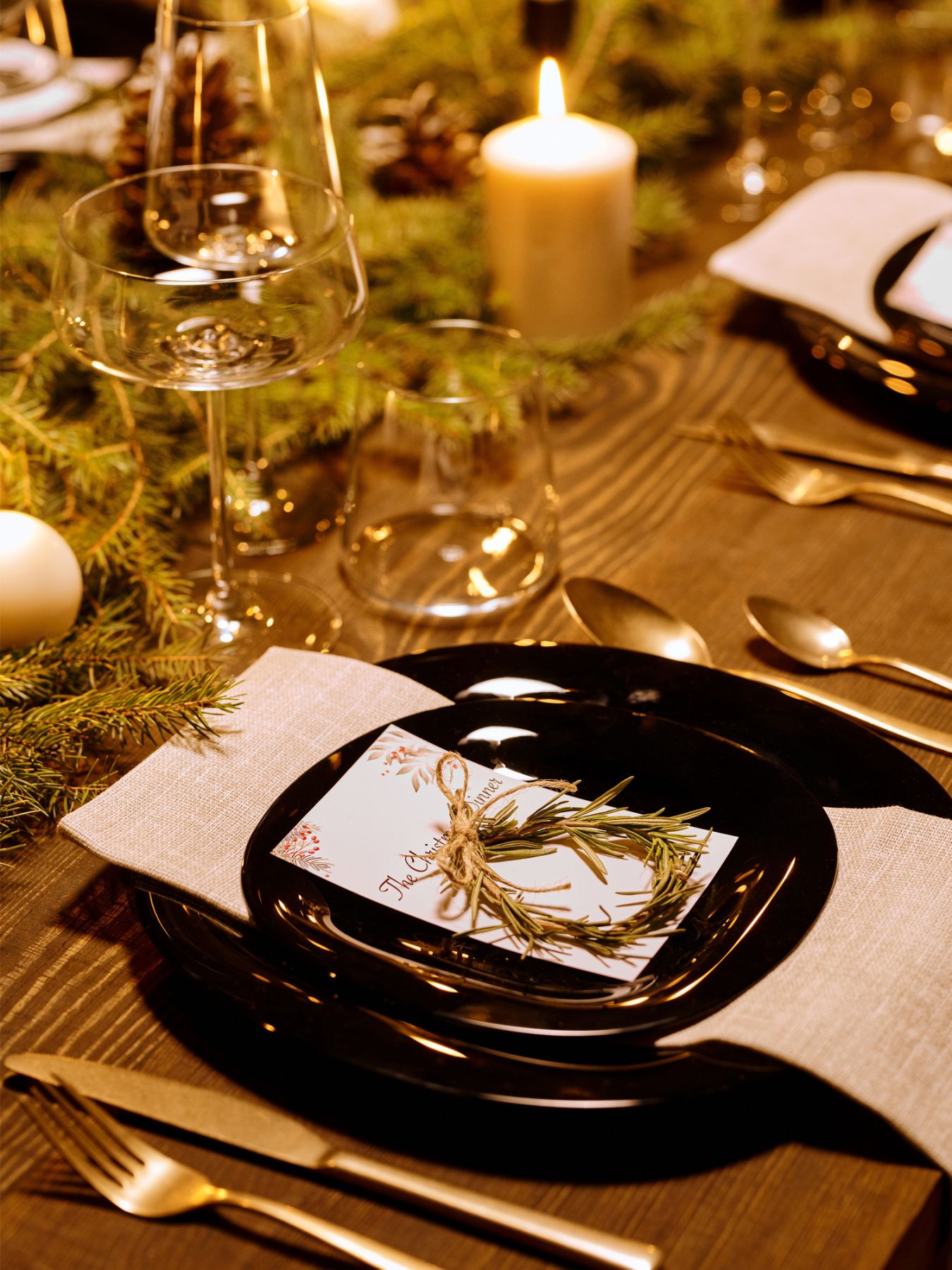 Place cards can bring a personal torch to the table (Image: Nicole Michalou/Pexels)