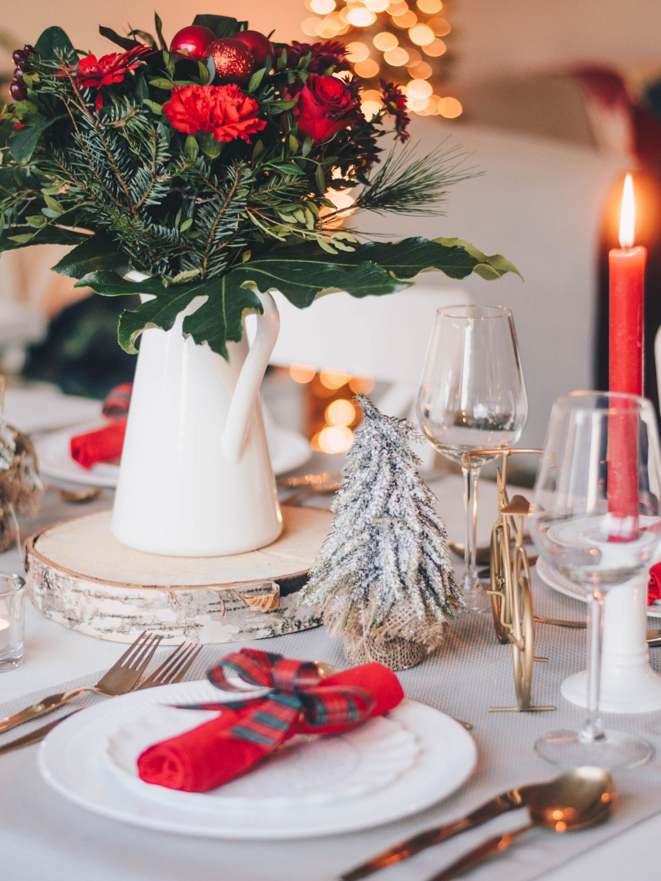 Napkins in seasonal colours can amp up the festive atmosphere (Image: Libby Penner/Unsplash)