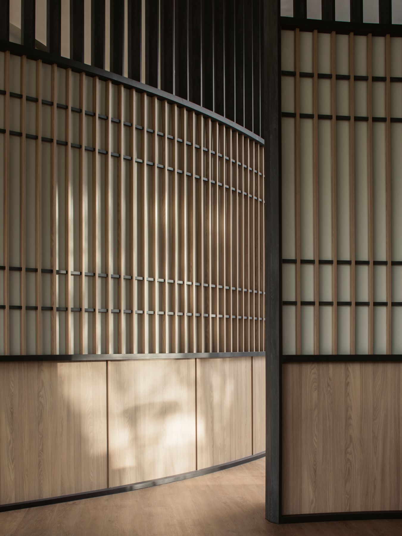 The screens within the sales gallery takes cues from the shoji sliding screens that can be found in traditional Japanese architecture