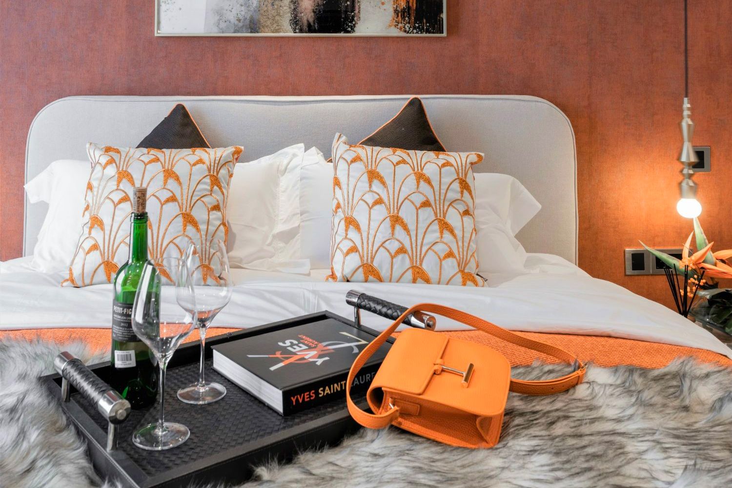 Mr Shopper Studio carefully selected the fabrics and upholstery of the home, in consideration of the family cat