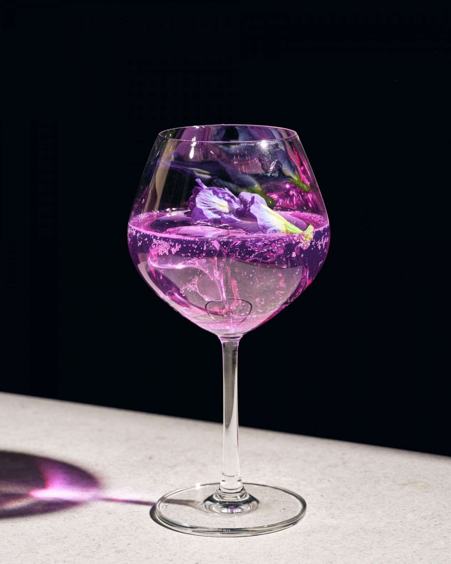 Gin and tonic - butterfly pea flower infusion