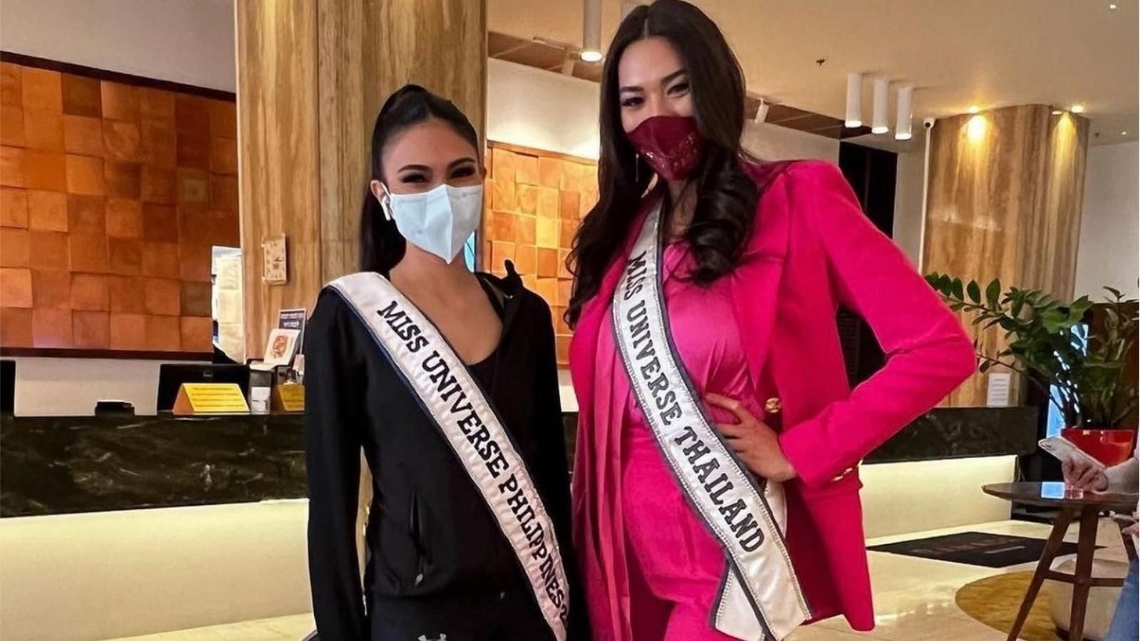 Ms Universe PH Bea Gomez with Miss Thailand Anchilee Scott-Kemmis (Photo: Miss Universe Philippines Communications Director Voltaire Tayag on Instagram)