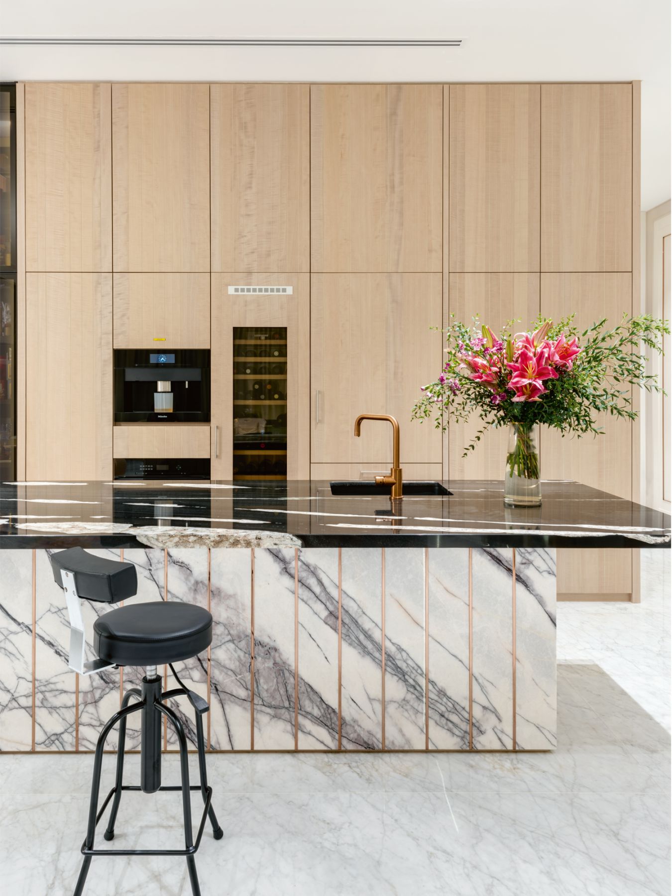 Featuring a marble top counter and rose gold detailing, this striking island is the centrepiece of the dry kitchen