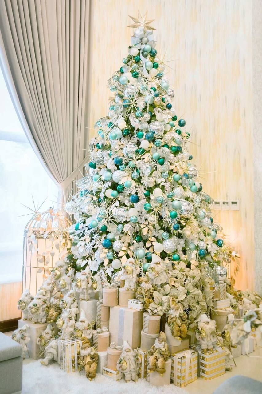 Combining two different colours as seen in this blue and gold Christmas tree arrangement is always a good idea