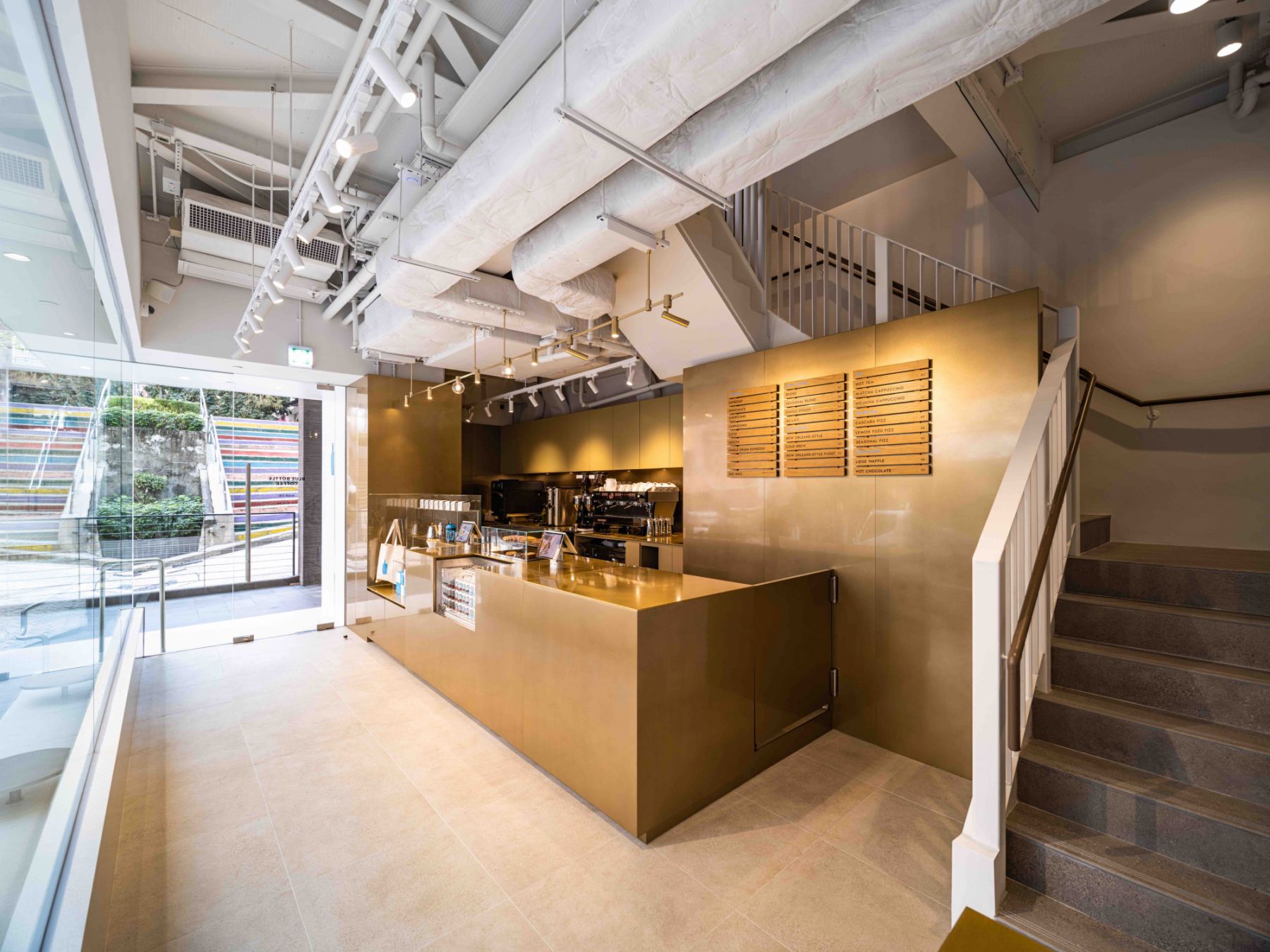 灣仔聖佛蘭士街的 Blue Bottle Coffee 新店