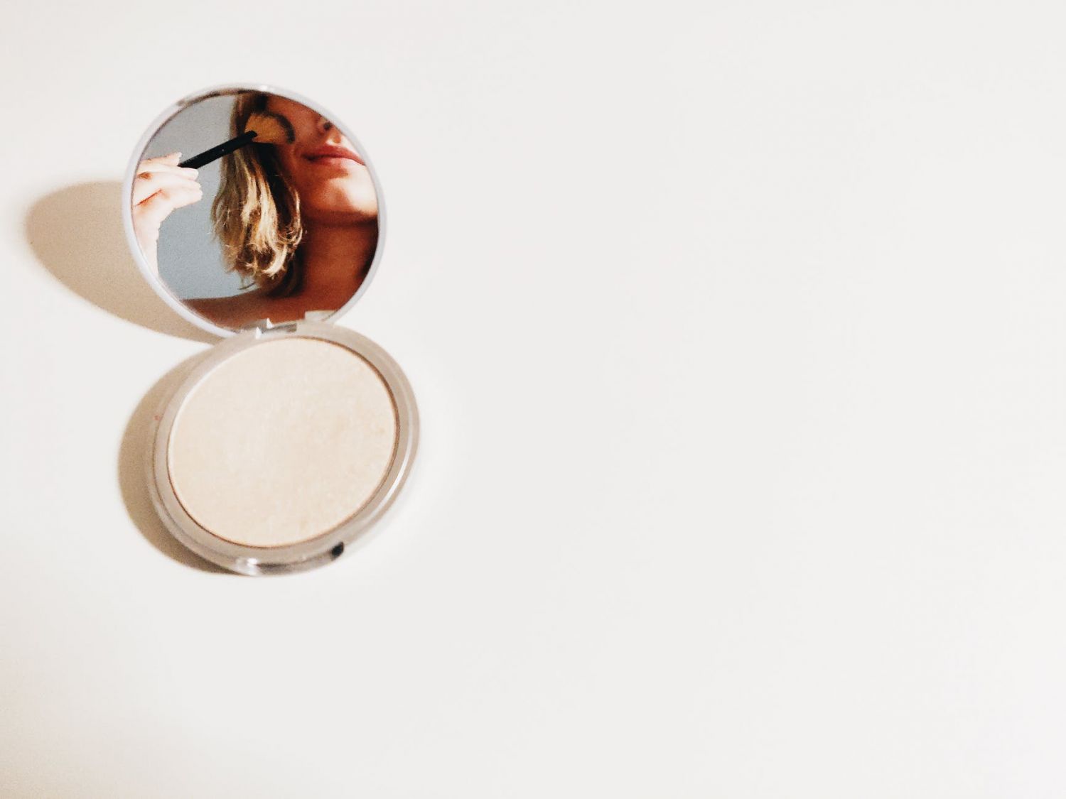 Embrace the no makeup, makeup look by using these foundations (Photo: Dids/Pexels)