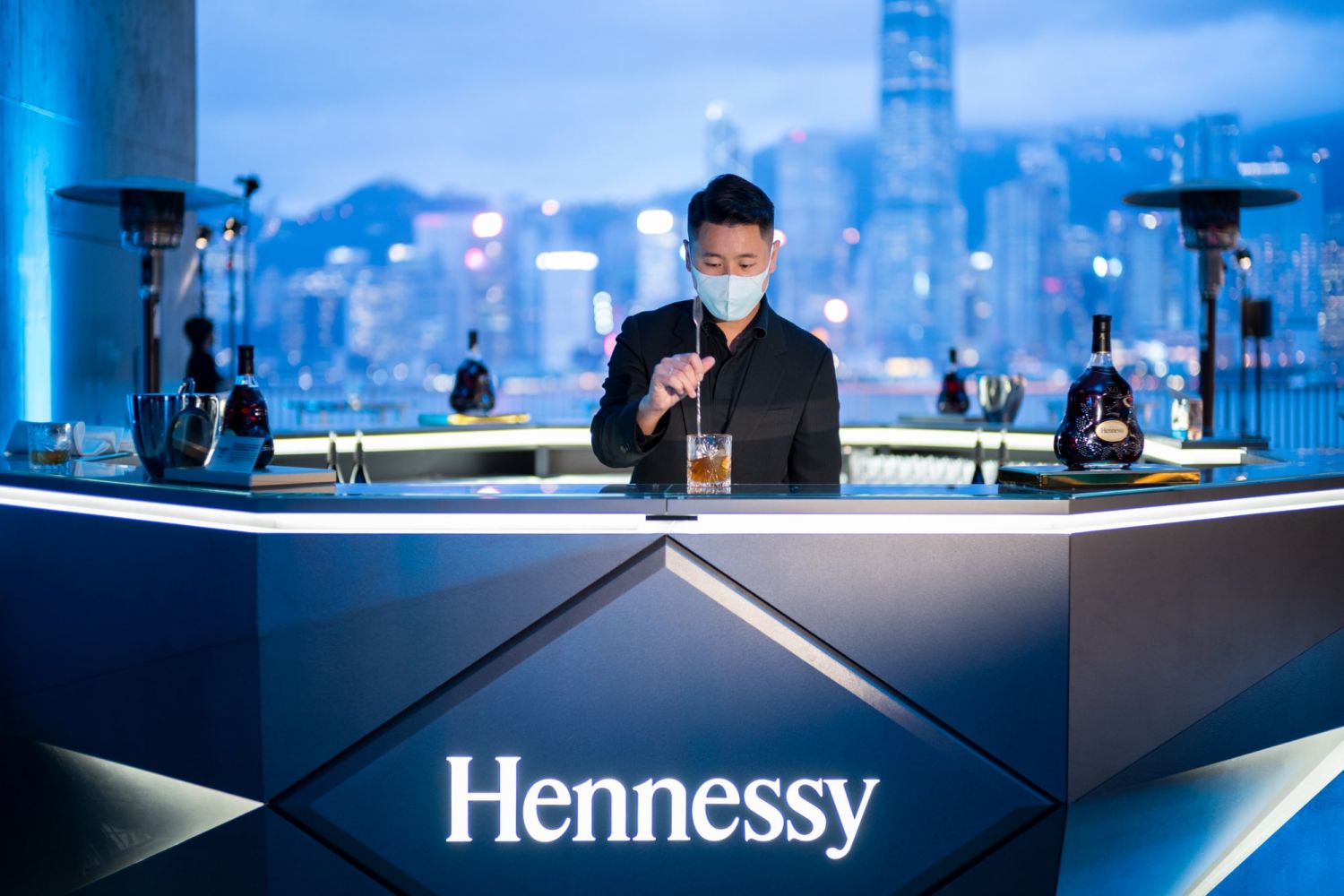 The Hennessy bar served up the Ethereal cocktail all night. (Photo: Gary Li)