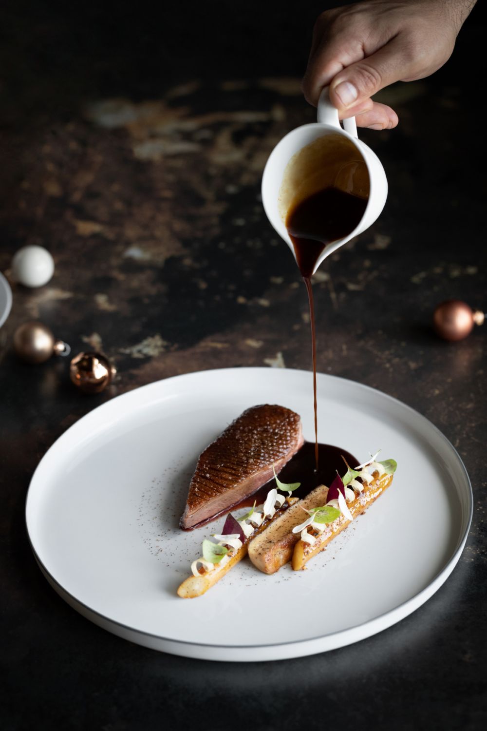 new year's eve dining guide hong kong 2021 - the lounge four seasons