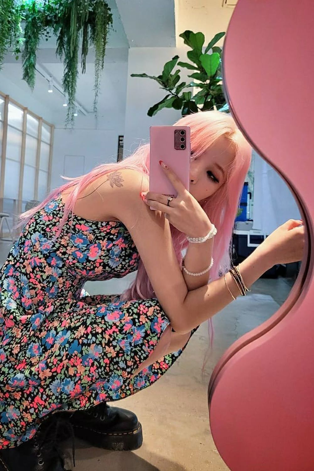 (G)I-dle’s Soyeon is a fan of statement mirrors