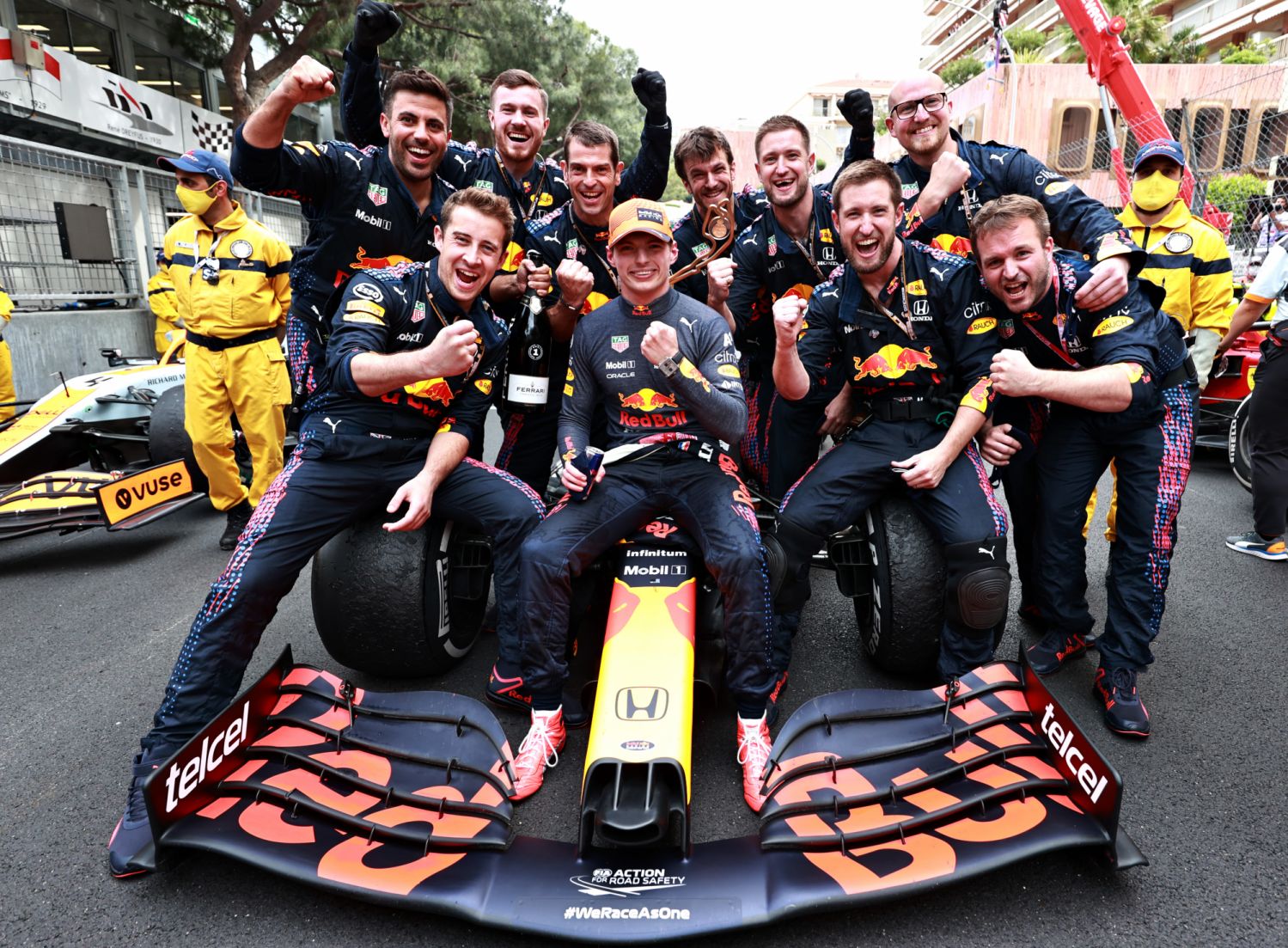 MONTE-CARLO, MONACO - MAY 23: Race winner Max Verstappen of Netherlands and Red Bull Racing celebrates with his team in parc ferme during the F1 Grand Prix of Monaco at Circuit de Monaco on May 23, 2021 in Monte-Carlo, Monaco. (Photo by Mark Thompson/Getty Images) // Getty Images / Red Bull Content Pool // SI202105230222 // Usage for editorial use only //