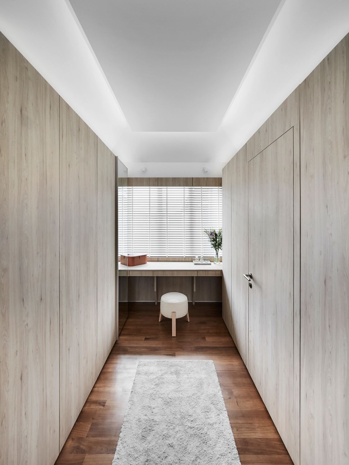 This stylish multifunctional space is simultaneously a walk-in wardrobe and a home office