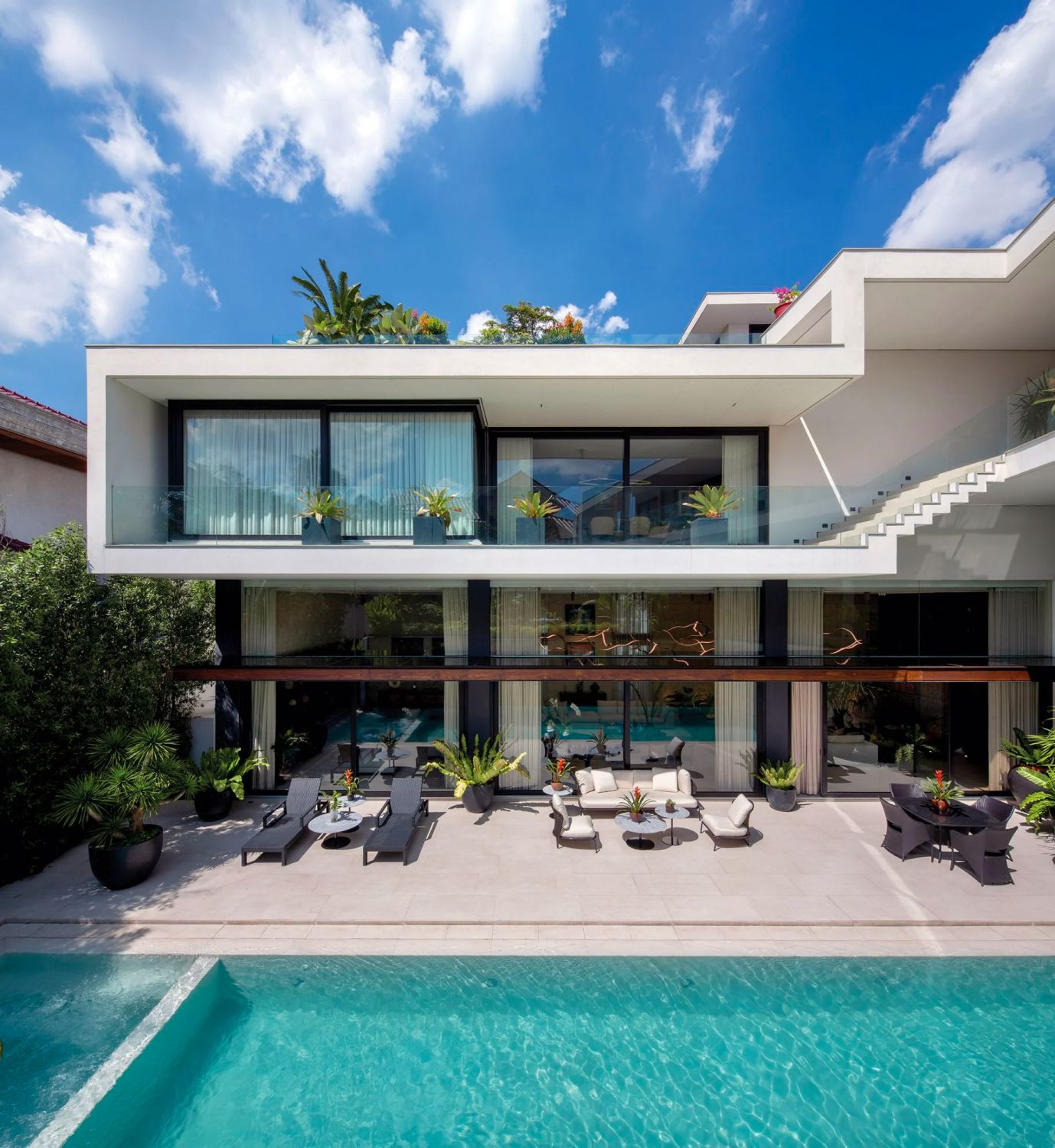 The large glass panels add to the sense of openness (Photo: Marc Henrich Go)