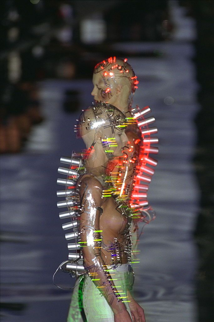 GIVENCHY: FALL WINTER 99 PRET A PORTER COLLECTION (Photo by Pierre Vauthey/Sygma/Sygma via Getty Images)