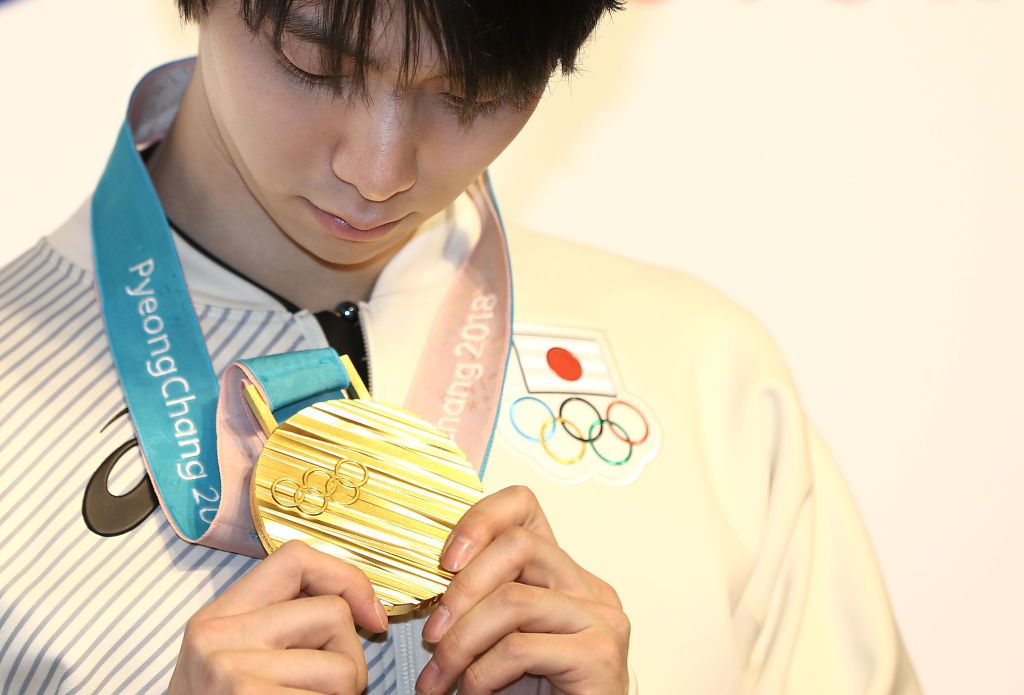 PYEONGCHANG-GUN, SOUTH KOREA - FEBRUARY 18:  Gold Medalist Figure Skater Yuzuru Hanyu poses with his medal during a press conference at Japan House on February 18, 2018 in Pyeongchang-gun, South Korea.  (Photo by Ryan Pierse/Getty Images)