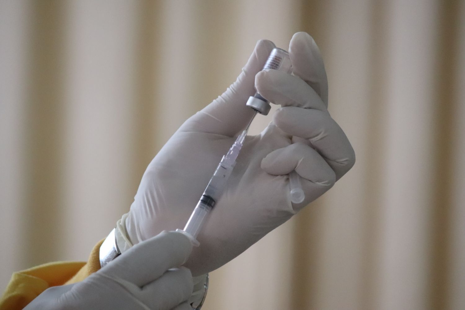 It is easier for people to protect themselves from COVID-19 with vaccines (Photo: Mufid Majnun/Unsplash)