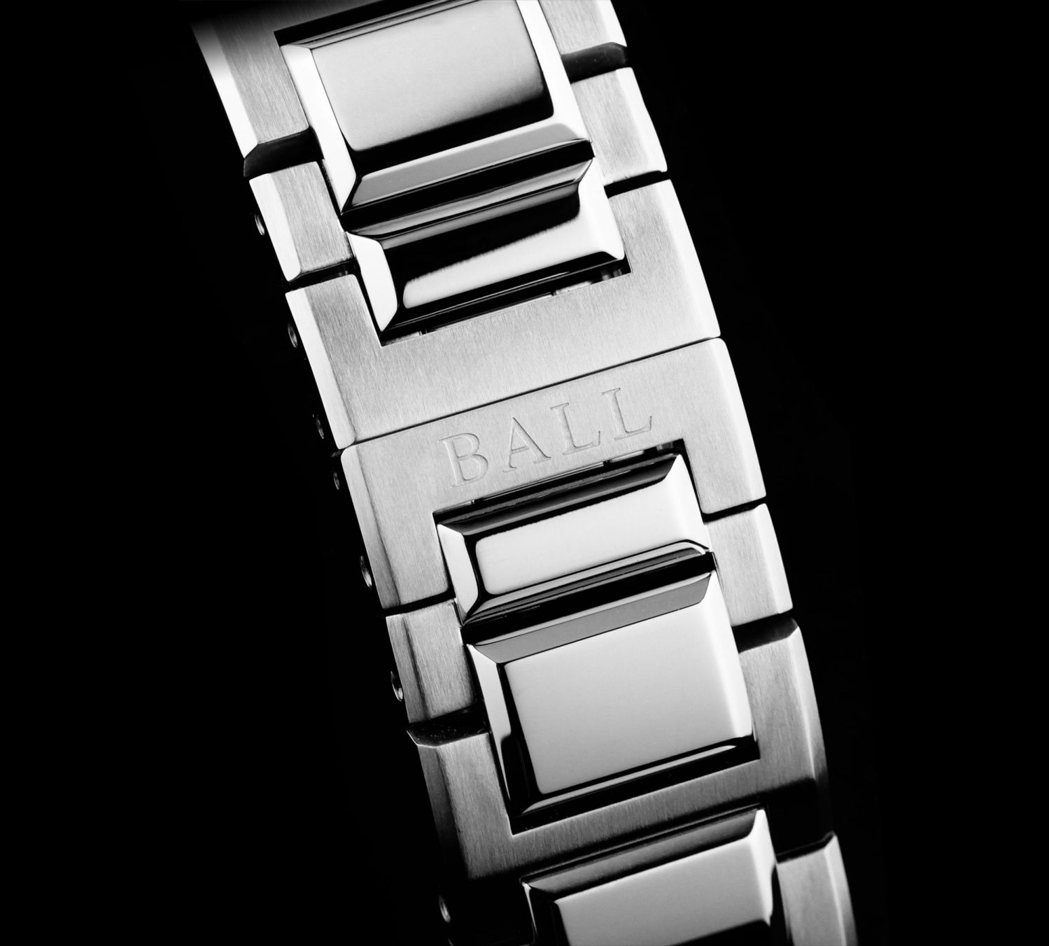 錶帶上鐫刻有Ball Watch的Logo。Photo via Ball Watch。