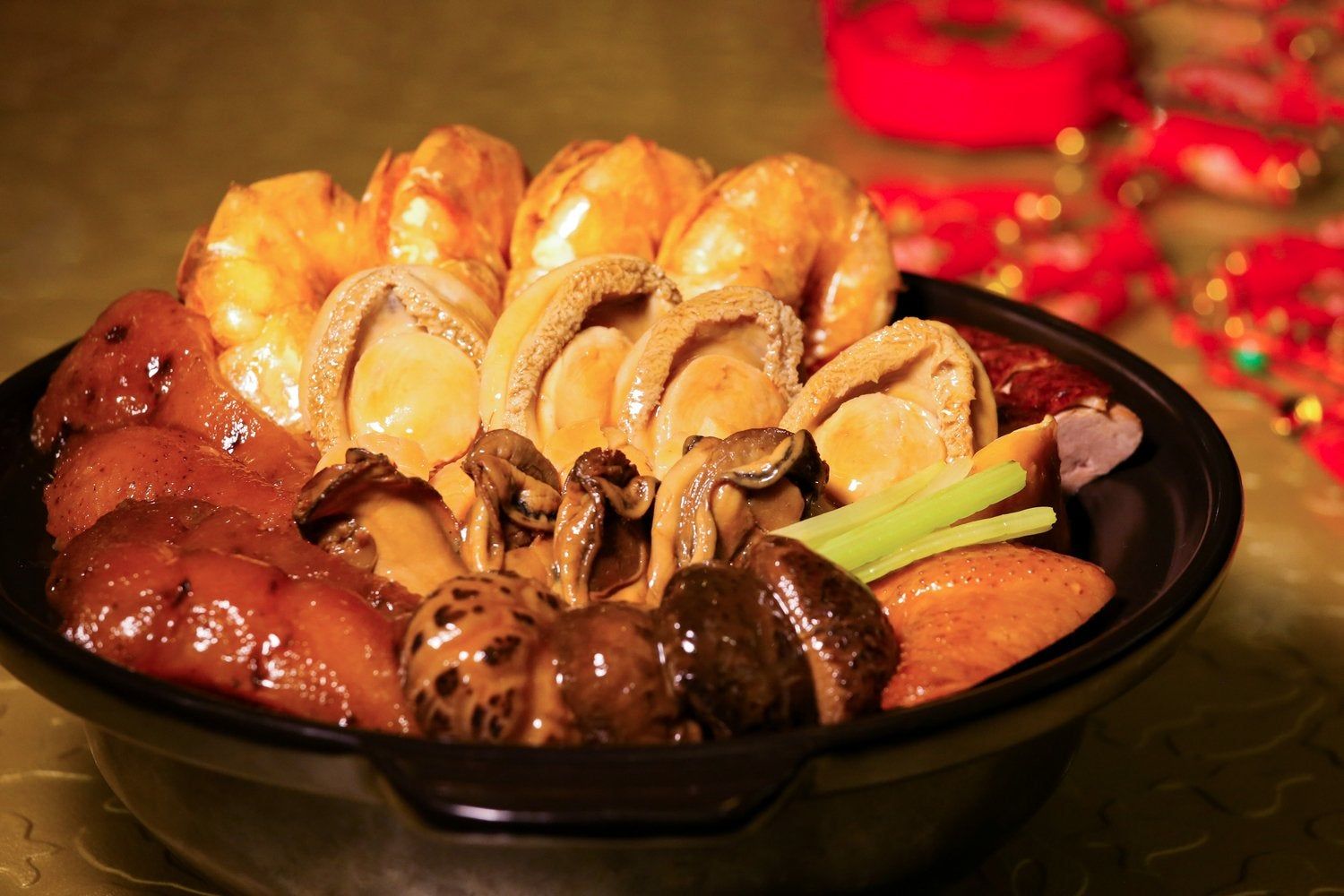 「盤滿缽滿」盆菜