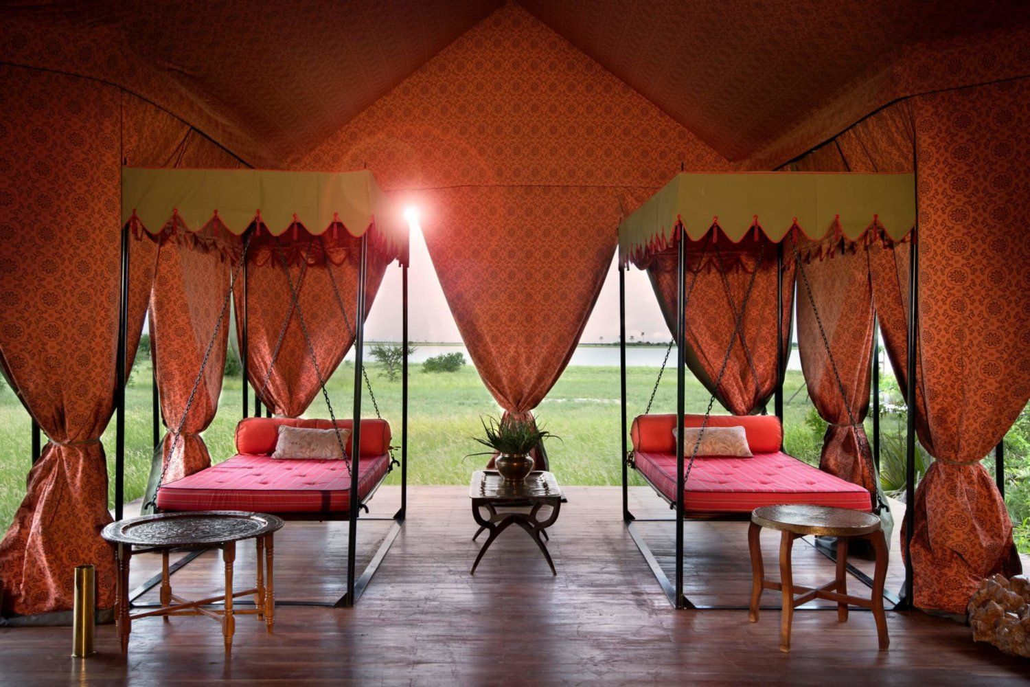 Sleep comfortably in the luxurious glamping tents of Jack's Camp, Bostanowa (Photo: Natural Selection official website)