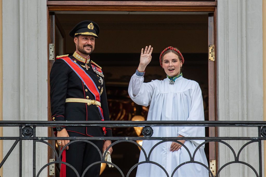 OSLO, NORWAY - AUGUST 31: Crown Prince Haakon of Norway (L) and daughter Princess Ingrid Alexandra of Norway wave to crowds as they attend her confirmation service at the Royal Palace on August 31, 2019 in Oslo, Norway. The Princess is receiving her confirmation instruction with Asker Church congregation under the direction of Provost Tor Oystein Vaaland and acting Vicar Karoline Astrup. on August 31, 2019 in Oslo, Norway. (Photo by Per Ole Hagen/Getty Images)