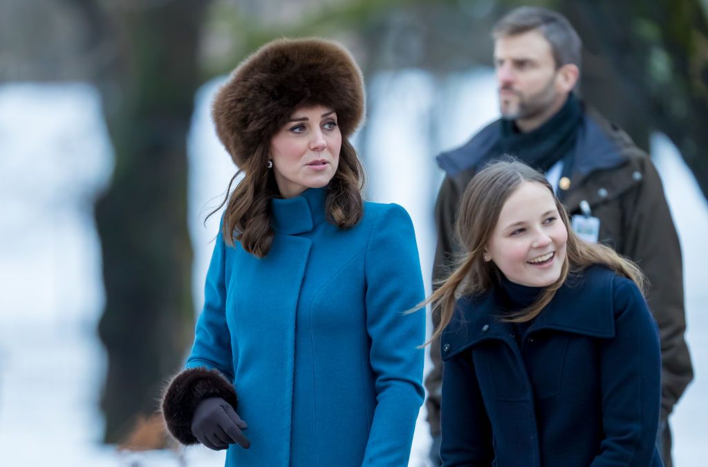 OSLO, NORWAY - FEBRUARY 01: Catherine, Duchess of Cambridge, Princess Ingrid Alexandra of Norway attend Princess Ingrid Alexandra sculpture park in the Palace park on February 1, 2018 in Oslo , Norway. (Photo by Nigel Waldron/Getty Images)