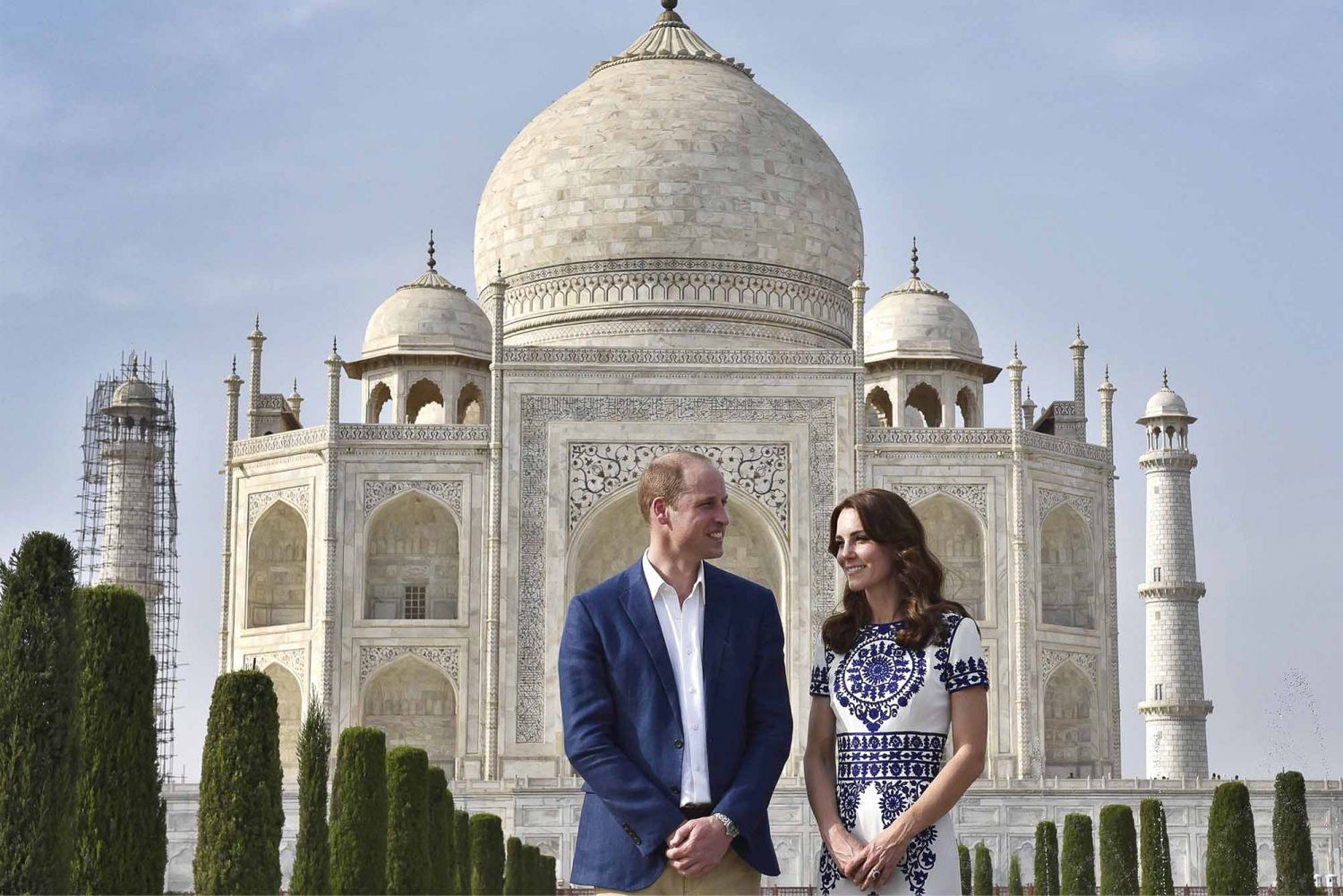 Prince William and the Duchess of Cambridge pose in front of Taj Mahal in Agra, India. (Photo: Getty Images)