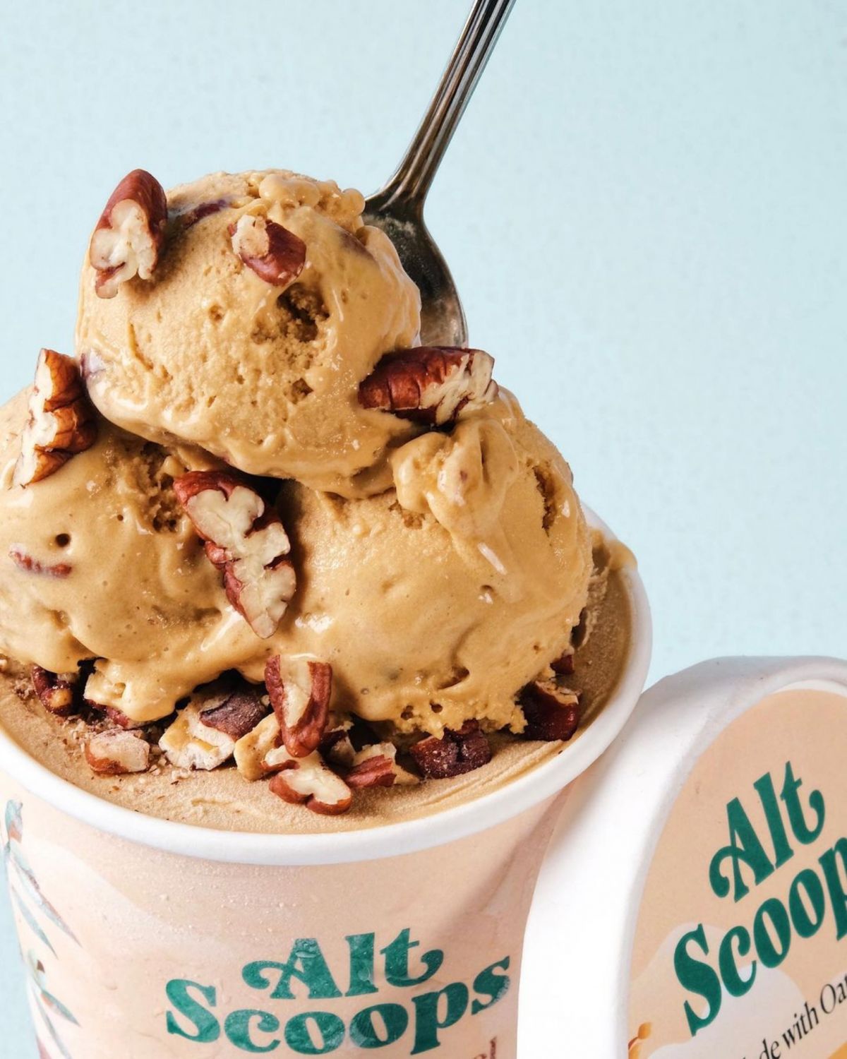 Oat milk-based burnt caramel with roasted pecans from Alt Scoops (Photo: Instagram / @alt.scoops)