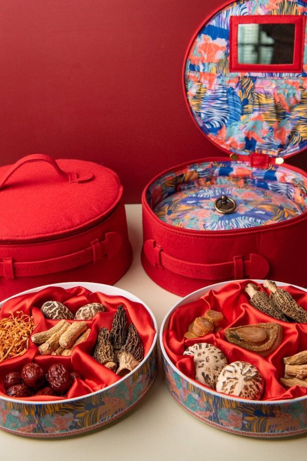 Porcelain bowl and makeup case (Photo courtesy of Melinda Looi)