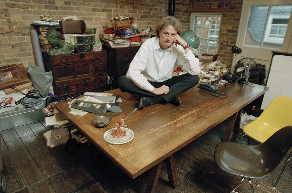 English fashion designer Paul Smith in his Covent Garden office, London, 15th September 1995. (Photo by Peter Macdiarmid/Getty Images)