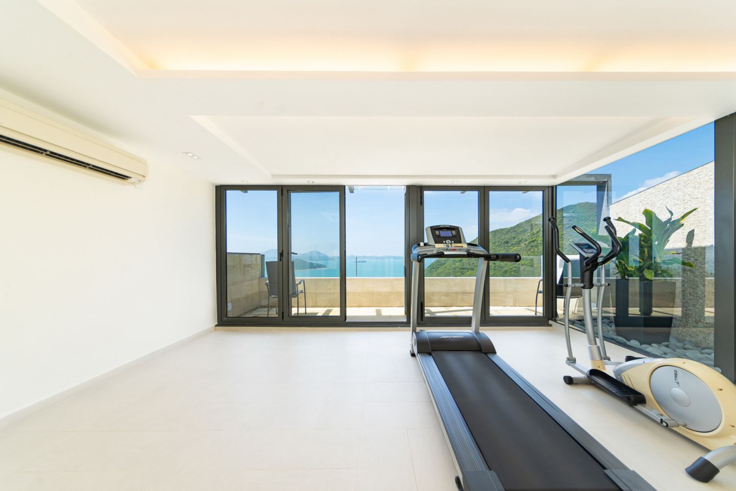 Horizon Ridge, Chung Hom Kok. (Photo: List Sotheby's International Realty)