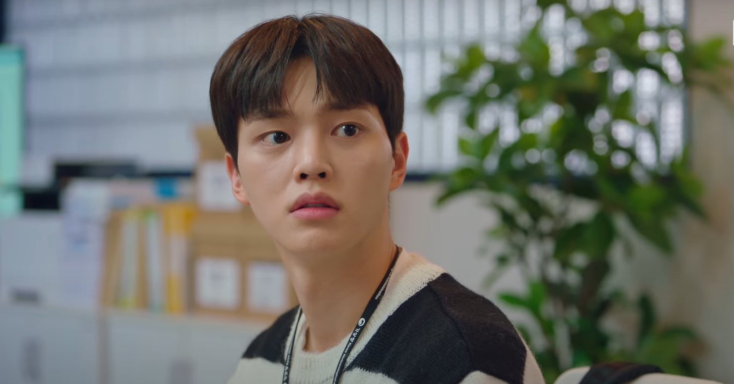 Korean actor Song Kang pairs up with Park Min-young in 'Forecasting Love and Weather' (Photo: Official Trailer/Netflix)