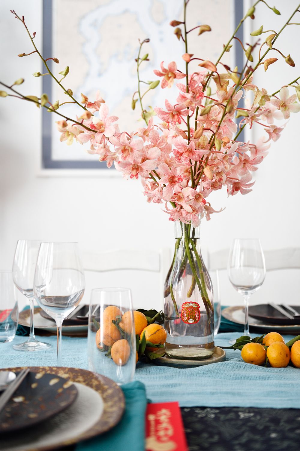 Create a stunning tablescape with a floral centrepiece (Image: Getty Images)