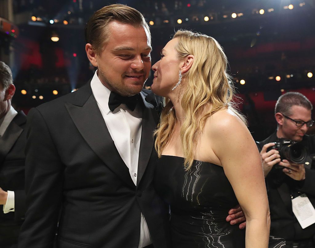 HOLLYWOOD, CA - FEBRUARY 28:  Actor Leonardo DiCaprio (L) and Kate Winslet attend the 88th Annual Academy Awards at Dolby Theatre on February 28, 2016 in Hollywood, California.  (Photo by Christopher Polk/Getty Images)
