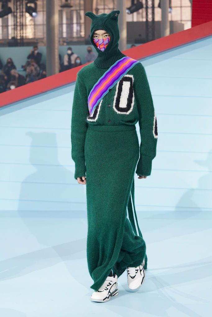 PARIS, FRANCE - JANUARY 20: (EDITORIAL USE ONLY - For Non-Editorial use please seek approval from Fashion House) A model walks the runway during the Louis Vuitton Menswear Fall/Winter 2022-2023 show as part of Paris Fashion Week on January 20, 2022 in Paris, France. (Photo by Francois Durand/Getty Images)